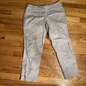 NY&Co lightweight cropped light grey slacks size 6